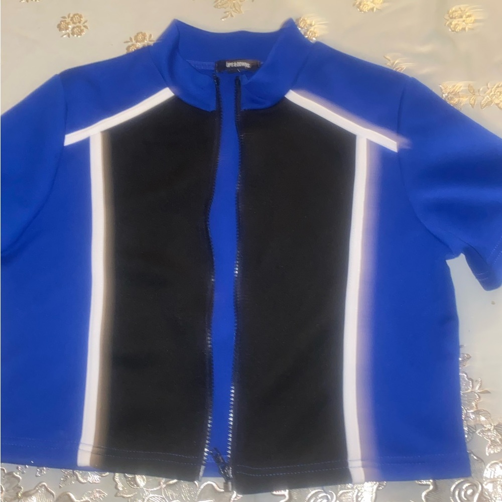 Women’s blue/black &white crop top shirt (large)